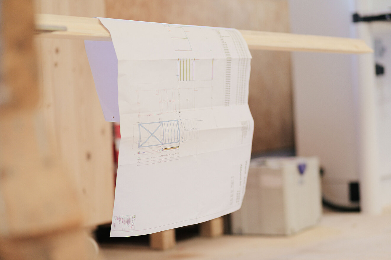Holzbau-Planung bei Aischtaler Holzhaus Bauplan eines Holzhauses in der Werkstatt von Aischtaler Holzhaus